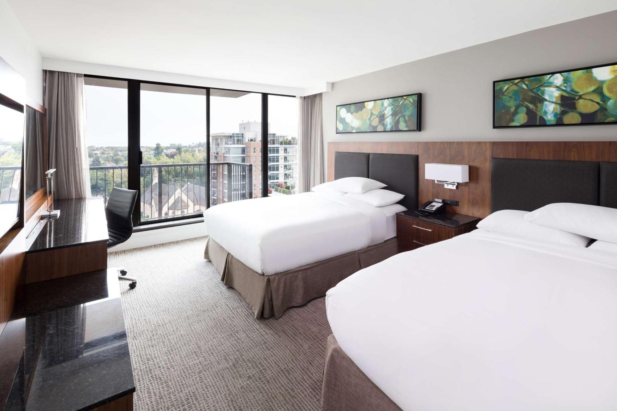 Doubletree By Hilton Hotel & Suites Виктория Экстерьер фото