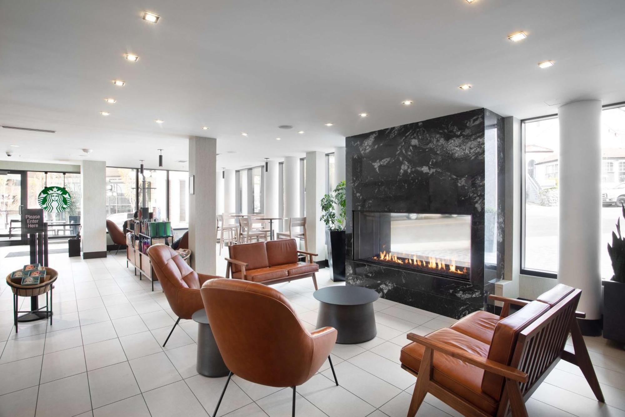 Doubletree By Hilton Hotel & Suites Виктория Экстерьер фото