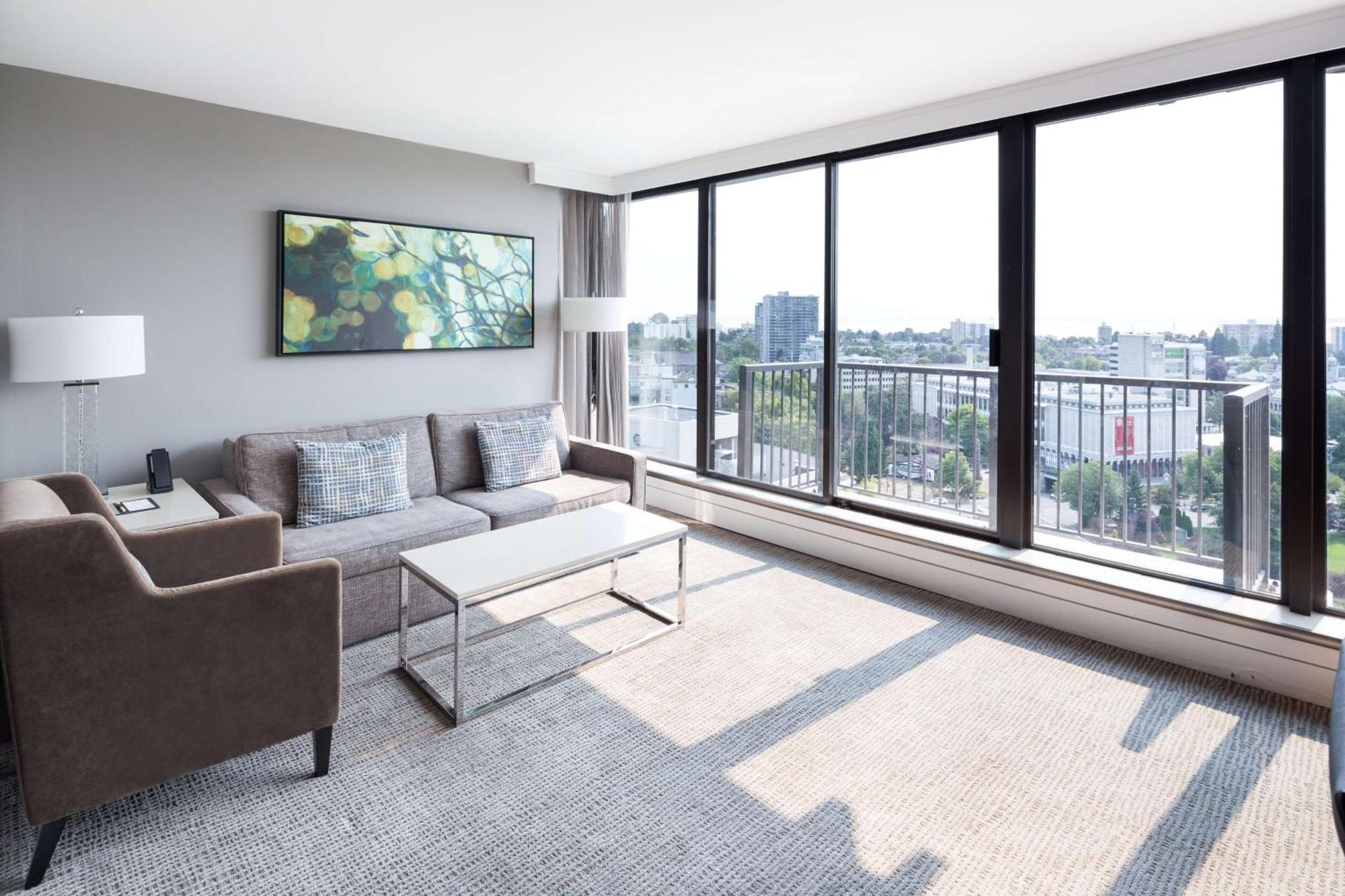 Doubletree By Hilton Hotel & Suites Виктория Экстерьер фото