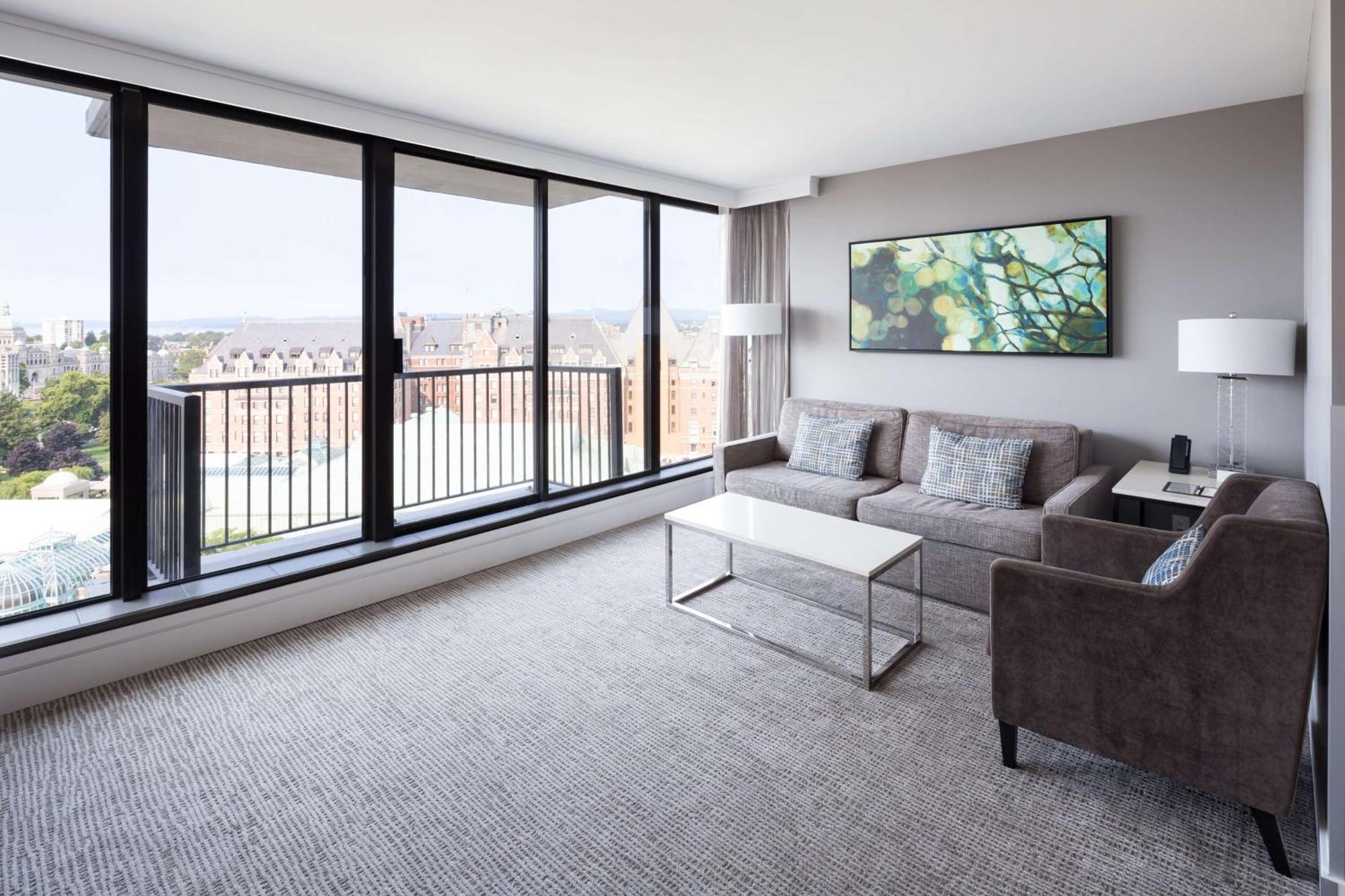 Doubletree By Hilton Hotel & Suites Виктория Экстерьер фото